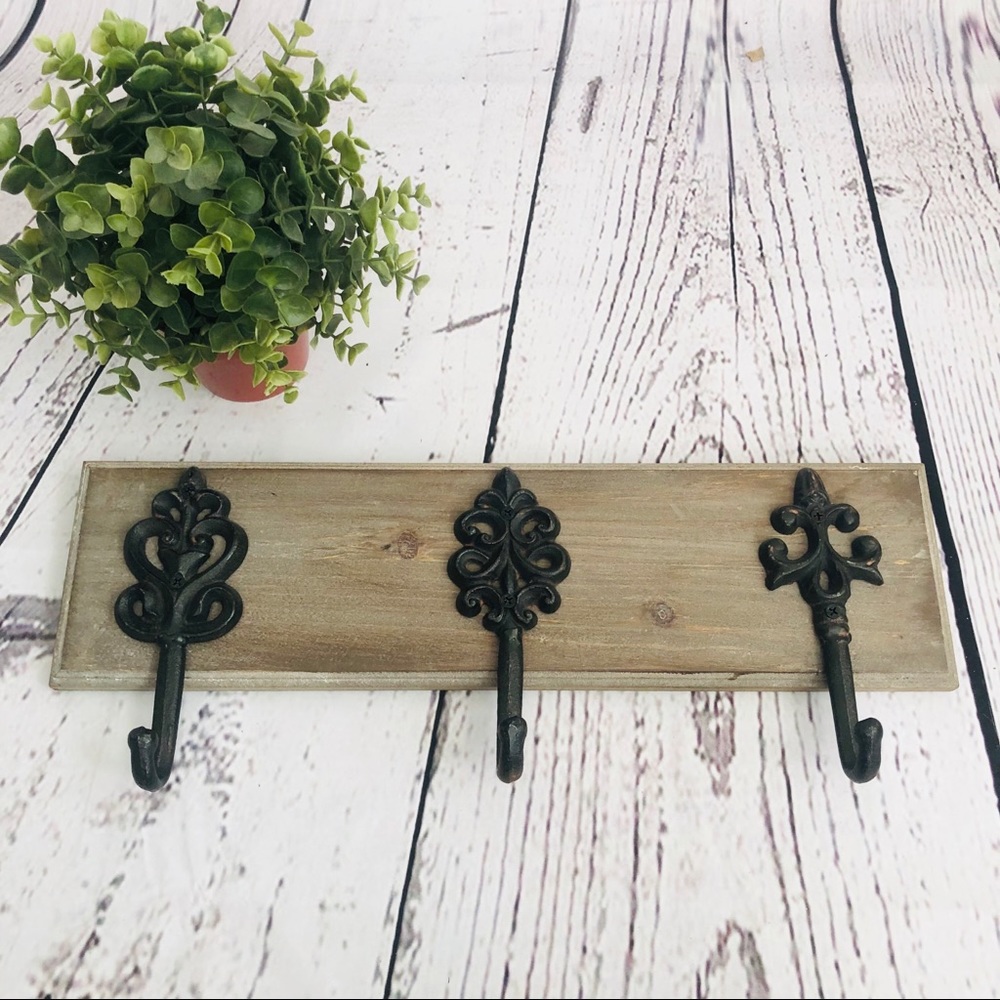 🆕 Wall Hooks